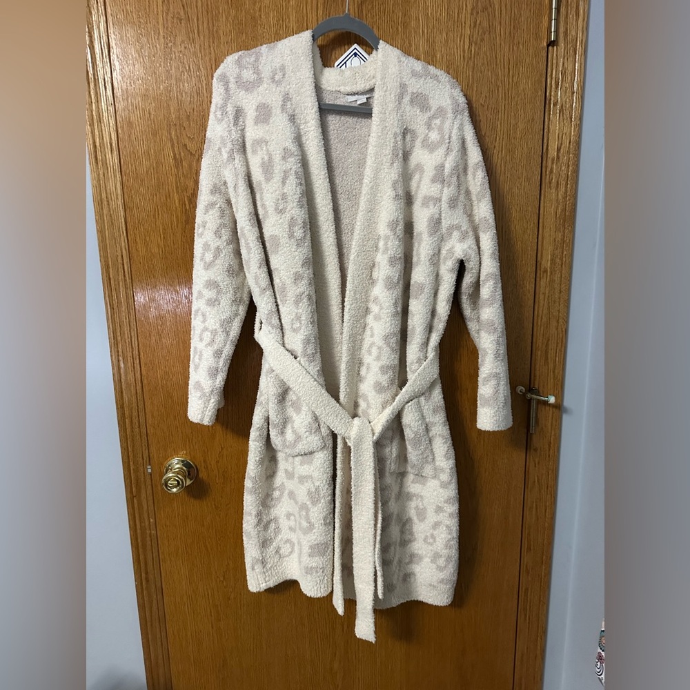 Barefoot Dreams Robe, Size large. Worn less than ten times